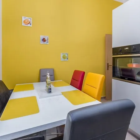 Apartmán With Wifi - 21978 Pula